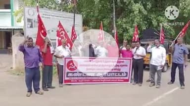 கடவூர்: தொழில் பேட்டையில் மாவட்ட டாஸ்மாக் ஊழியர் சங்கம் சார்பில் ஆர்ப்பாட்டம்