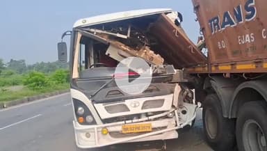 बगोदर: जीटी रोड गोपालडीह परसाटांड के पास खड़ी ट्रक में बस ने मारी टक्कर, ड्राइवर और खलासी घायल