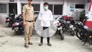 हरिद्वार: ज्वालापुर पुलिस ने संगीता टॉकीज के पास से एक खाईबाड़ को गिरफ्तार किया, 1430 रुपये की नकदी और कई सट्टा पर्चियां बरामद