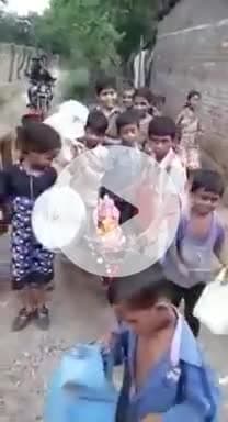 *इससे ज्यादा अमीर कोई गणेश मंडल नहीं है।*                                               *इसे ही कहते हैं आनंद और उत्साह।