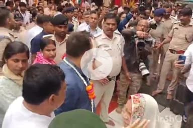 गया टाउन सीडी ब्लॉक: राजद सुप्रीमो लालू प्रसाद यादव ने परिवार संग विष्णुपद मंदिर में दर्शन किए, सीएम नीतीश कुमार पर कसा तंज