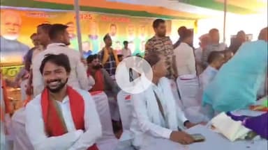 गया टाउन सीडी ब्लॉक: गया: मंच पर गिरे पूर्व केंद्रीय मंत्री अश्विनी चौबे, कुर्सी खींचे जाने का वीडियो आया सामने