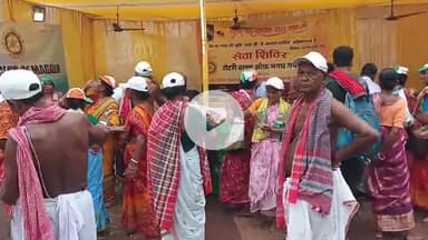 रोटरी क्लब ऑफ मगध गया सेवा शिविर द्वारा अक्षय वट में निशुल्क चाय बिस्किट नींबू पानी का वितरण करते हुए।