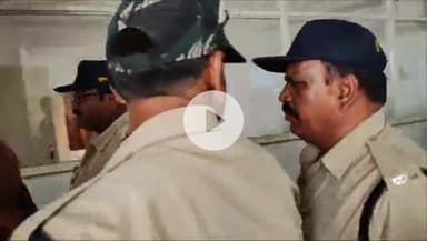 सागर नगर: कलेक्टर जनसुनवाई में 108 एम्बुलेंस के पायलट ने आत्मदाह की कोशिश की, पुलिसकर्मियों ने बचाया