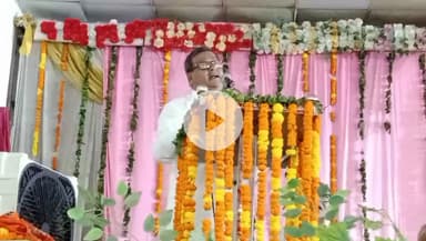 आज एटा में आयोजित उत्तर प्रदेश उद्योग व्यापार मंडल की प्रांतीय बैठक में प्रदेश महामंत्री डॉ दिलीप सेठ का उद्बोधन