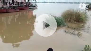 बक्सर: जिले में गंगा का जलस्तर खतरे के निशान से ऊपर, निचले इलाकों में भरा पानी, लोगों की बढ़ी परेशानी