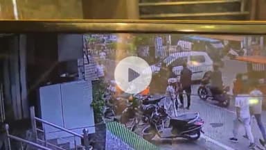 मुज़फ्फरनगर: बीच सड़क पर पति की हैवानियत, बेरहमी से दिनदहाड़े पत्नी की पिटाई, वीडियो सोशल मीडिया पर हुआ वायरल