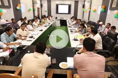 रामपुर: जिलाधिकारी सभागार में जिला अधिकारी जोगिंदर सिंह ने शिक्षा समिति की बैठक की, अफसरों को दिए जरूरी निर्देश