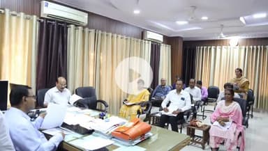 सागर नगर: खाद्यान्न आवंटन और उठाव की गलत जानकारी देने पर कमिश्नर ने जताई नाराज़गी