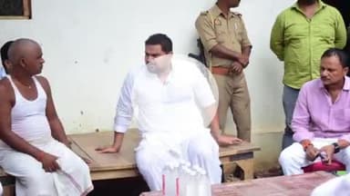 गोंडा: बीजेपी MLA प्रतीक भूषण सिंह ने अपने विधानसभा क्षेत्र की विभिन्न ग्रामसभाओं में किया जनसंपर्क, ग्रामवासियों से की मुलाकात