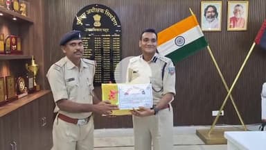 सिमडेगा: सिमडेगा पुलिस अधीक्षक द्वारा पुलिस मैन ऑफ द वीक कार्यक्रम में पुलिस जवान सम्मानित