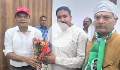 मेदिनीनगर (डालटनगंज): आदिवासी महोत्सव में शामिल होने पलामू पहुंचे मंत्री चमरा लिंडा, जेएमएम नेताओं ने किया स्वागत