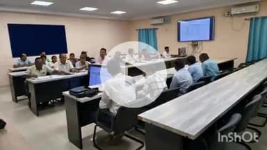 नवादा: समाहरणालय सभाकक्ष में जिला पदाधिकारी ने लोक स्वास्थ्य प्रमंडल के कार्यों की की समीक्षा