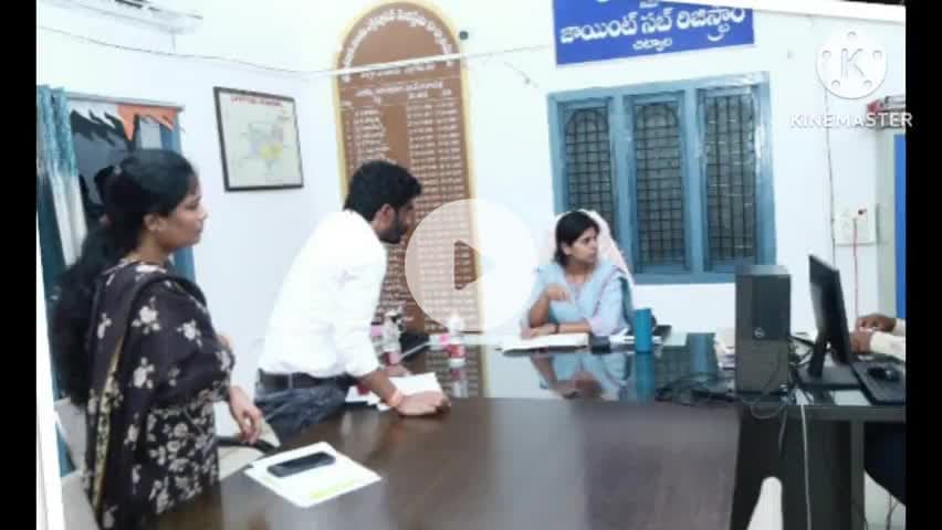 అడవిదేవులపల్లి: చిట్యాల తహసిల్దార్ కార్యాలయాన్ని ఆకస్మికంగా తనిఖీ చేసిన జిల్లా కలెక్టర్ ఇలా త్రిపాఠి