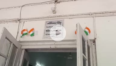 रामपुर: जिलाधिकारी के कार्यालय में एक भोट कस्बा की महिला ने अपने पति के खिलाफ गंभीर आरोप में कार्रवाई को लेकर दिया शिकायती पत्र