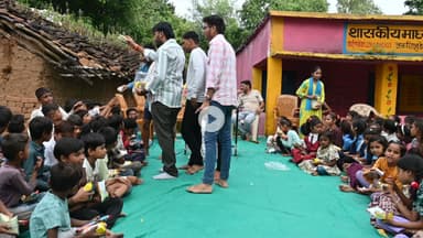 पवई विधानसभा क्षेत्र अंतर्गत KHF संगठन के सहयोगी तरुण अग्रवाल शिवा के जन्मदिन के उपलक्ष पर नमकीन बिस्कुट चॉकलेट केक खिलाकर बच्चों के साथ मनाया जन्मदिन