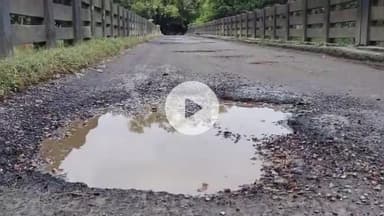 कटेया: फरवा गांव के पास बना 55 नंबर पुल में बने गड्ढे से बढ़ा हादसे का खतरा, ग्रामीणों ने की मरम्मत की मांग#jansamsya