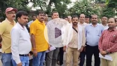 बलरामपुर: यूनाइटेड टीचर्स एसोसिएशन के पदाधिकारियों ने सुप्रीम कोर्ट के आदेश के विरोध में कलेक्ट्रेट में पीएम के नाम दिया ज्ञापन