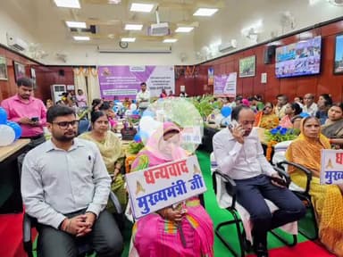 गया टाउन सीडी ब्लॉक: सामाजिक सुरक्षा पेंशनधारियों के खाते में बढ़ी राशि का सीधा प्रसारण, डीएम ने दी जानकारी