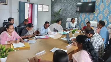 भंडरा: भंडरा प्रखंड कार्यालय में पंचायत समिति की बैठक, विकास योजनाओं की समीक्षा और लाभुकों को जागरूक करने पर ज़ोर