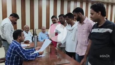 छिबरामऊ: त्रिपाठी नगर में बरसात के बाद लोगों के घरों में घुसा पानी, नगर पालिका से कई बार की गई शिकायत, SDM को सौंपा ज्ञापन