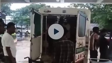 गुमला: बॉक्साइट ट्रक की चपेट में आने से बाइक सवार व्यक्ति गंभीर रूप से घायल, रिम्स रेफर