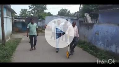 पतरातू: भदानीनगर लपंगा पंचायत में बन रही सड़क का जेई और डीएमएफटी विभाग के अधिकारी ने किया निरीक्षण