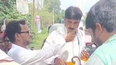 रफीगंज: रफीगंज में आंगनबाड़ी सेविका और सहायिका को बढ़ा मानदेय, बांटी गई मिठाइयां