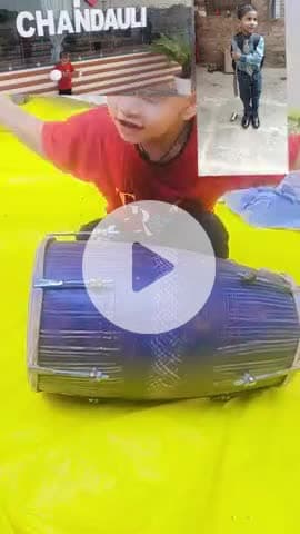 मेरा अभिनव बाबू ढोलक बजा रहा है आप लोग कमेंट में बताइए कैसा लगा रहा है मेरा बेटा अभिनव #vairl #cute #boby  #chandauli