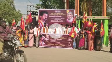 சாத்தான்குளம்: தவெக பொதுச் செயலாளர் மீது வழக்கு பதிவு செய்யப்பட்டதை கண்டித்து சாத்தான்குளத்தில் அக்கட்சியினர் ஆர்ப்பாட்டம்