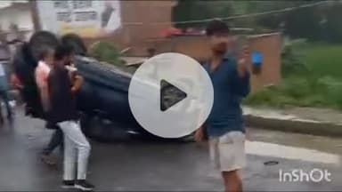 बरौली: देवापुर गांव के पास अनियंत्रित कार सवार हादसे में बाल-बाल बचे, पुलिस जांच में जुटी