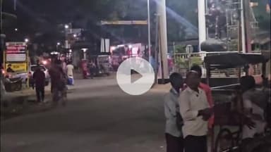 गिरिडीह: बड़ा चौक-स्टेशन रोड पर ठेला-खोमचा दुकानदारों ने जीवन-यापन की मांग के लिए दुकानें बंद कर किया आंदोलन