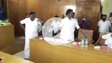 சங்கரன்கோயில்: நகர்மன்ற உறுப்பினர்கள் கூட்டத்தில் இருந்து அதிமுகவினர் வெளிநடப்பு செய்ததால் பரபரப்பு ஏற்பட்டது