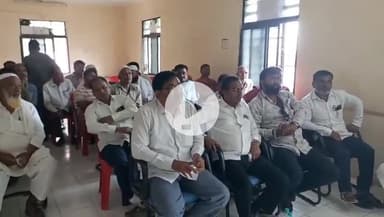 भोकरदन: नगरपरिषद कार्यालयामध्ये मुख्याधिकारी गजानन तायडे यांनी घेतली स्वच्छता कर प्रणाली संदर्भात बैठक