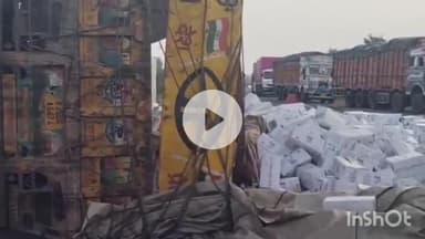 धरमपुरी: मुंबई-आगरा राष्ट्रीय राजमार्ग पर एचपी पेट्रोल पंप के पास दूध से भरा कंटेनर पलटा, चालक घायल