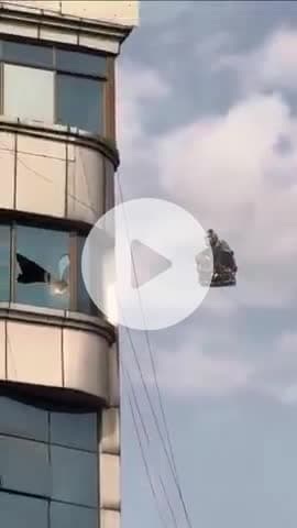 #नेपाल के भ्रष्ट अधिकारी घबरा कर आपातकालीन हेलीकॉप्टर पर लटककर ही देश छोड़कर भाग रहे हैं #Nepal 
#NepalGenZProtest