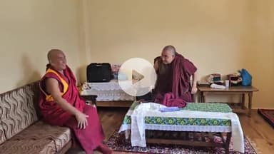 मोरंग: देश के प्रसिद्ध बौद्ध धर्म गुरु छोईगन रिंबोछे से मूरंग में लोगों ने की मुलाक़ात, लिया आशीर्वाद