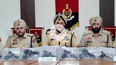 ਅੰਮ੍ਰਿਤਸਰ 2: ਅੰਮ੍ਰਿਤਸਰ CIA ਸਟਾਫ 2 ਦੀ ਪੁਲਸ ਨੇ 1 ਕਿਲੋ ਹੈਰੋਇਨ ਨਾਲ ਇੱਕ ਆਰੋਪੀ ਤੇ CIA 3 ਪੁਲਸ ਨੇ 2 ਪਿਸਤੌਲਾਂ ਸਮੇਤ ਇੱਕ ਆਰੋਪੀ ਕਾਬੂ