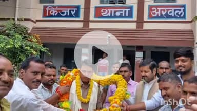 करपी: किंजर थाना में अपर थाना अध्यक्ष रविरंजन कुमार को गुरुवार को दी गई भावभीनी विदाई