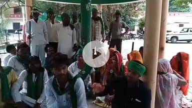 तहसीलदार व लेखपाल द्वारा उपजिलाअधिकारी के आदेश की अवहेलना के विरोध में। @जनपद_कौशाम्बी_ तहसील_चायल।
In protest against the disobedience of the order of the sub-district officer by the Tehsildar and Lekhpal.