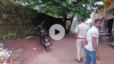 सिमडेगा: सिमडेगा शहर के चर्च रोड में पुलिस ने लावारिस बुलेट मोटरसाइकिल बरामद की, छानबीन जारी