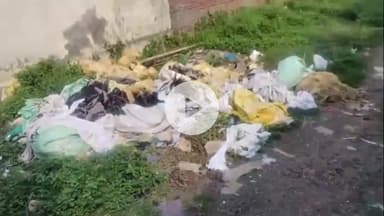 नौगावां सादात: नौगांवा के लोग फैक्ट्री के जहरीले प्रदूषण से परेशान, कार्रवाई की मांग