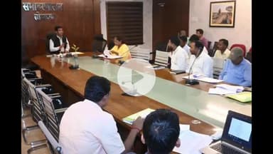 लोहरदगा: DC ऑफिस में उपायुक्त डॉ. ताराचंद ने कल्याण विभाग की योजनाओं की समीक्षा की, लंबित योजनाओं को पूरा करने का निर्देश दिया