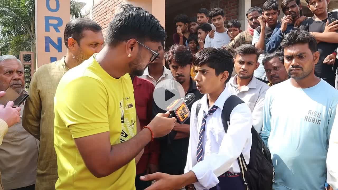 स्कूल के बहार लोगों का हंगामा ,परिजन बोले बेरहमी से पीटते है बच्चो को..#teesriankhnews #school #teachers #Raksha #UPGovernment  #sikshakparishad