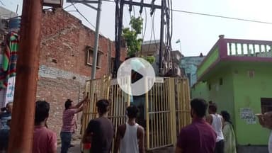 मैनपुरी: कोतवाली क्षेत्र में विद्युत लाइन सही करते समय लाइनमैन को लगा करंट, घायल होने पर जिला अस्पताल से सैफई रेफर