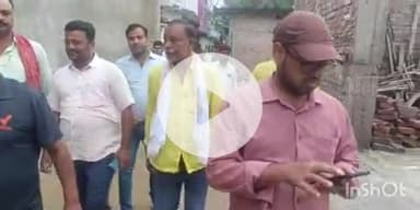 फतुहा: फतुहा नगर के कार्यपालक पदाधिकारी ने वार्ड चार में चल रहे नाली-गली निर्माण कार्य का निरीक्षण किया