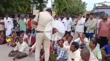 గుర్రంపోడు: యూరియా సమస్యను పరిష్కరించాలని గుర్రంపొడి మండల కేంద్రంలోని ప్రధాన రహదారిపై రాస్తారోకో నిర్వహించిన రైతులు