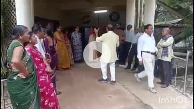 दुर्ग: तीन महीने का वेतन नहीं मिलने से भिलाई चरोदा निगम कर्मियों का आक्रोश, कार्यालय में ताला जड़कर किया प्रदर्शन