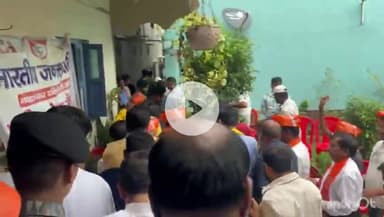 नवादा: नवादा के बुंदेलखंड मोहल्ला में गृह राज्यमंत्री नित्यानंद राय ने पार्टी के नेताओं के साथ की बैठक, पत्रकारों से की बातचीत