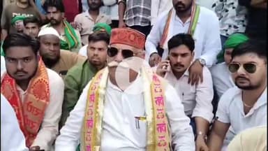 इटावा: सदर तहसील क्षेत्र के कलेक्ट्रेट में किसान यूनियन के पदाधिकारियों द्वारा धरना प्रदर्शन में राष्ट्रीय अध्यक्ष शामिल हुए